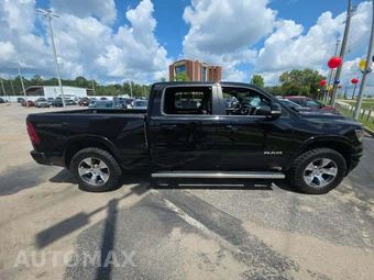 2022 Ram 1500 Laramie Crew Cab Medium Bed - miniatura 4
