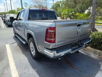 2022 Ram 1500 Laramie Crew Cab Short Bed - miniatura 2