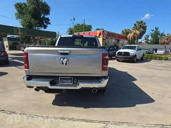 2022 Ram 1500 Limited Crew Cab Short Bed - miniatura 4