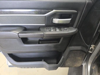 2022 Ram 2500 Big Horn Crew Cab Medium Bed - miniatura 9