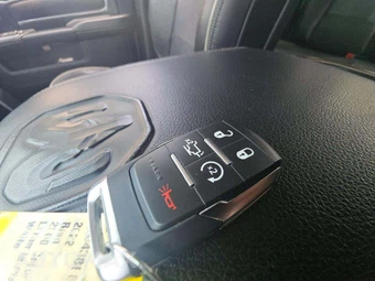2022 Ram 2500 Laramie Crew Cab Medium Bed - miniatura 8