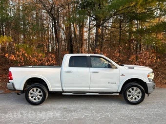 2022 Ram 2500 Laramie Crew Cab Medium Bed - miniatura 4