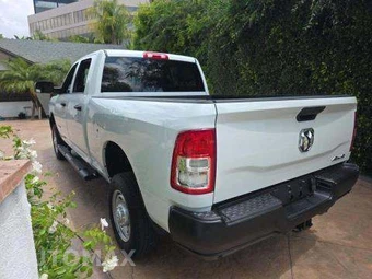 2022 Ram 2500 Tradesman Crew Cab Medium Bed - miniatura 2