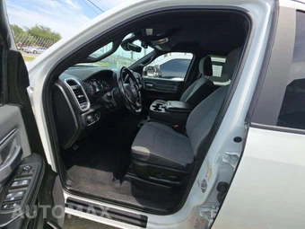 2022 Ram 3500 Big Horn Crew Cab Long Bed - miniatura 6