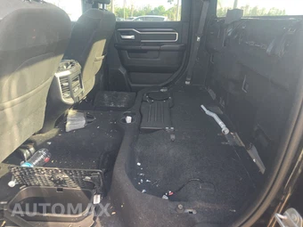 2022 Ram 3500 Big Horn Crew Cab Long Bed - miniatura 13