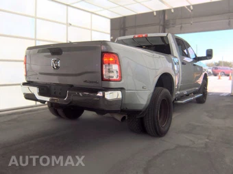 2022 Ram 3500 Big Horn Crew Cab Long Bed - miniatura 4