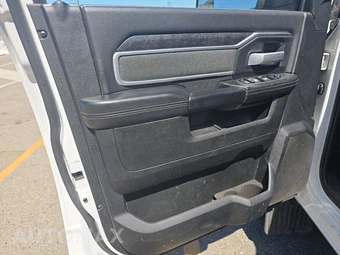 2022 Ram 3500 Big Horn Crew Cab Long Bed DRW - miniatura 9