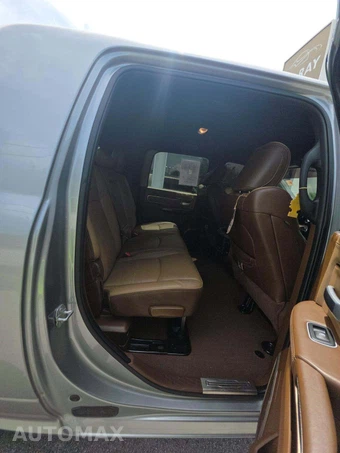 2022 Ram 3500 Big Horn Extended Crew Cab Medium Bed DRW – miniatura 16