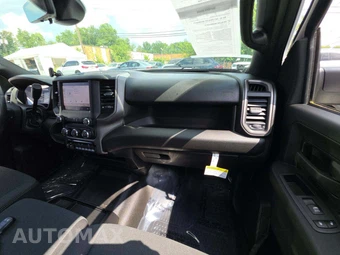 2022 Ram 3500 Cab Chassis Tradesman Crew Cab DRW - miniatura 18