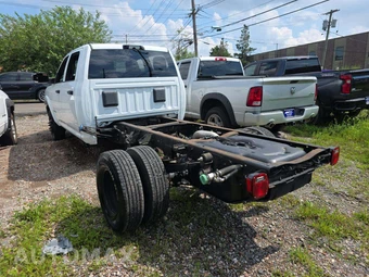 2022 Ram 3500 Cab Chassis Tradesman Crew Cab DRW - miniatura 2