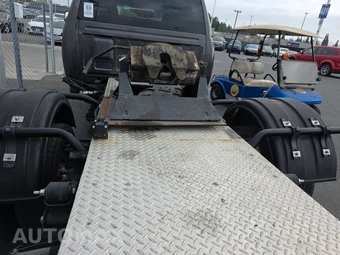 2022 Ram 3500 Cab Chassis Tradesman Crew Cab DRW - miniatura 16