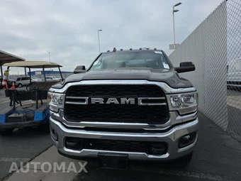 2022 Ram 3500 Cab Chassis Tradesman Crew Cab DRW - miniatura 2