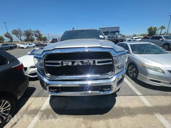 2022 Ram 3500 Cab Chassis Tradesman Crew Cab DRW – miniatura 2