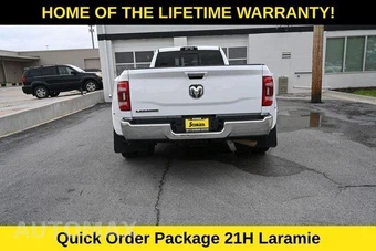 2022 Ram 3500 Laramie Crew Cab Long Bed DRW - miniatura 14