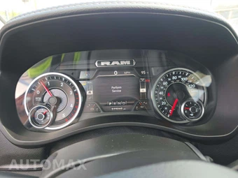 2022 Ram 3500 Laramie Crew Cab Long Bed DRW - miniatura 9