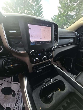 2022 Ram 3500 Laramie Crew Cab Medium Bed – miniatura 10