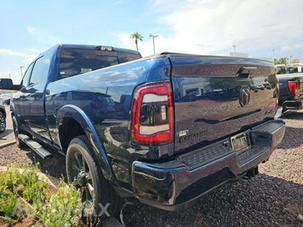 2022 Ram 3500 Laramie Extended Crew Cab Medium Bed – miniatura 2