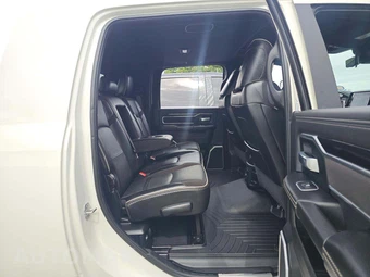 2022 Ram 3500 Laramie Extended Crew Cab Medium Bed DRW – miniatura 16