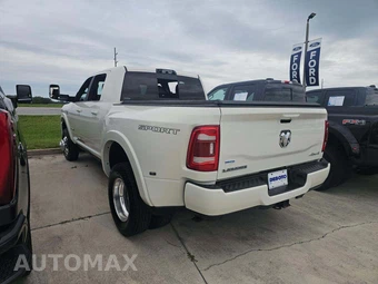 2022 Ram 3500 Laramie Extended Crew Cab Medium Bed DRW – miniatura 2