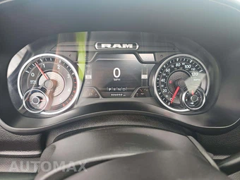 2022 Ram 3500 Laramie Extended Crew Cab Medium Bed DRW – miniatura 9