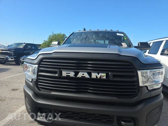 2022 Ram 3500 Tradesman Crew Cab Long Bed DRW - miniatura 2