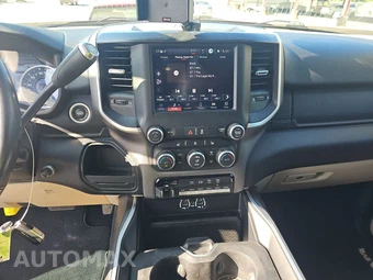 2022 Ram 5500 Cab Chassis SLT Crew Cab DRW – miniatura 11