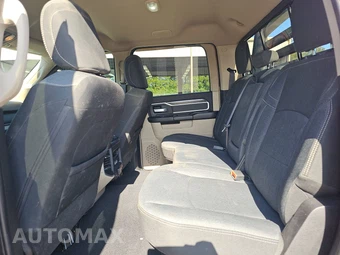 2022 Ram 5500 Cab Chassis SLT Crew Cab DRW – miniatura 13