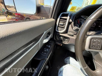 2022 Ram 5500 Cab Chassis SLT Crew Cab DRW – miniatura 15