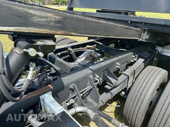 2022 Ram 5500 Cab Chassis SLT Regular Cab DRW - miniatura 8