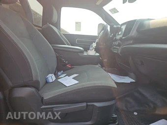 2022 Ram 5500 Cab Chassis SLT Regular Cab DRW – miniatura 8
