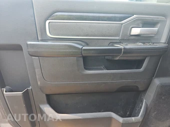 2022 Ram 5500 Cab Chassis SLT Regular Cab DRW – miniatura 9