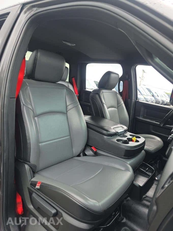 2022 Ram 5500 Cab Chassis Tradesman Crew Cab DRW – miniatura 17