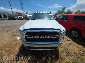 2022 Ram 5500 Cab Chassis Tradesman Crew Cab DRW – miniatura 2