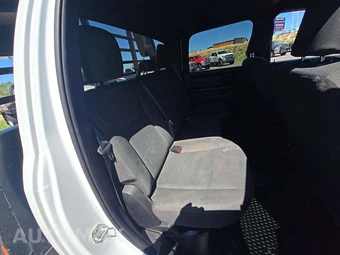 2022 Ram 5500 Cab Chassis Tradesman Crew Cab DRW - miniatura 15