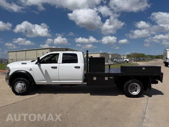 2022 Ram 5500 Cab Chassis Tradesman Crew Cab DRW – miniatura 3