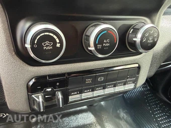 2022 Ram 5500 Cab Chassis Tradesman Crew Cab DRW – miniatura 33