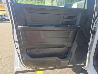 2022 Ram 5500 Cab Chassis Tradesman Crew Cab DRW – miniatura 15