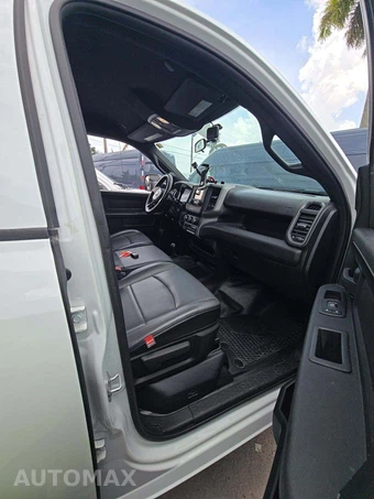 2022 Ram 5500 Cab Chassis Tradesman Crew Cab DRW – miniatura 17