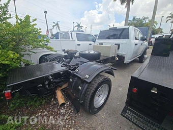 2022 Ram 5500 Cab Chassis Tradesman Crew Cab DRW – miniatura 3