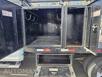 2022 Ram 5500 Cab Chassis Tradesman Crew Cab DRW - miniatura 17