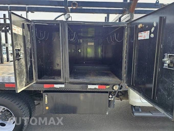 2022 Ram 5500 Cab Chassis Tradesman Crew Cab DRW - miniatura 18