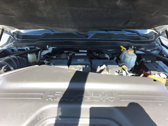2022 Ram 5500 Cab Chassis Tradesman Crew Cab DRW – miniatura 16