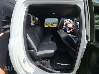 2022 Ram 5500 Cab Chassis Tradesman Crew Cab DRW – miniatura 15