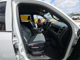 2022 Ram 5500 Cab Chassis Tradesman Crew Cab DRW – miniatura 17