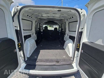 2022 Ram ProMaster City Cargo Van Tradesman 122.4" WB - miniatura 11