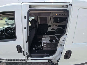 2022 Ram ProMaster City Cargo Van Tradesman 122.4" WB - miniatura 10