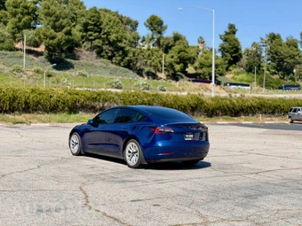 2022 Tesla Model 3 Long Range - miniatura 9