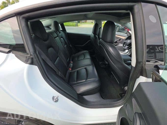 2022 Tesla Model 3 Long Range - miniatura 13