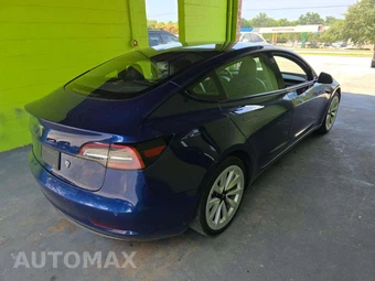 2022 Tesla Model 3 Standard Range – miniatura 3