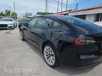 2022 Tesla Model 3 Standard Range – miniatura 2